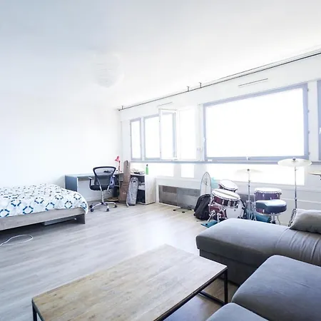 Modern Studio With View On Paris דירה *