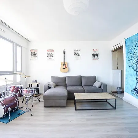 Modern Studio With View On Paris דירה פריז