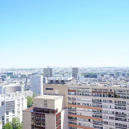 Modern Studio With View On Paris פריז